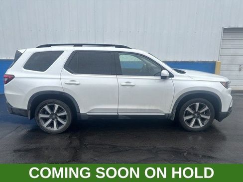 Used 2023 Honda Pilot Touring image 1