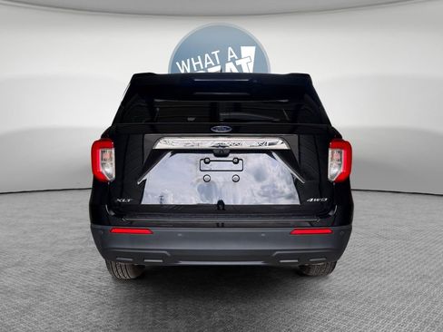 Used 2023 Ford Explorer XLT AWD/4WD image 5