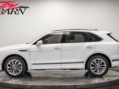 Used 2021 Bentley Bentayga image 2