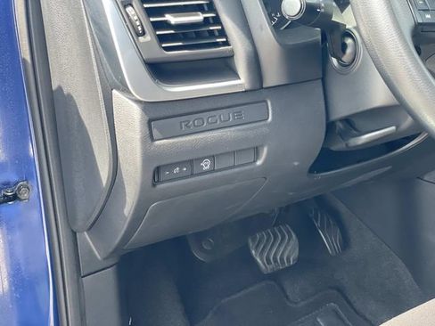 Used 2023 Nissan Rogue S FWD image 17
