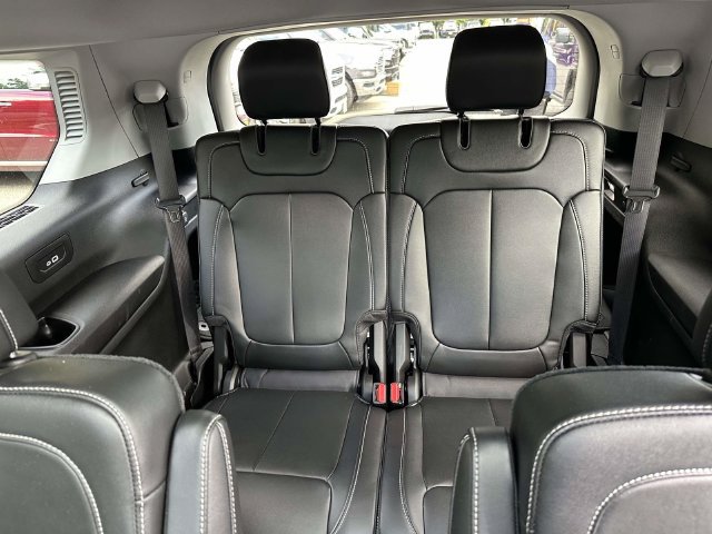 Used 2023 Jeep Grand Cherokee L Limited AWD/4WD image 22