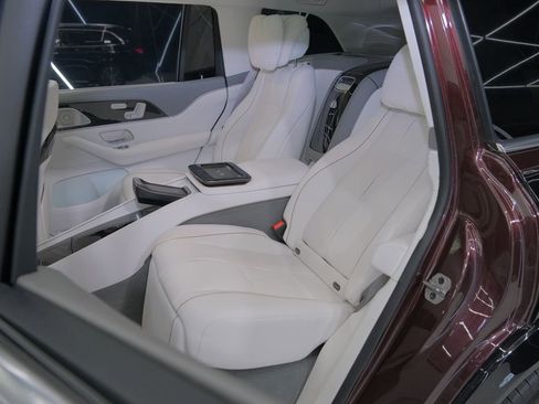 Used 2022 Mercedes-Benz Maybach GLS 600 4MATIC image 32