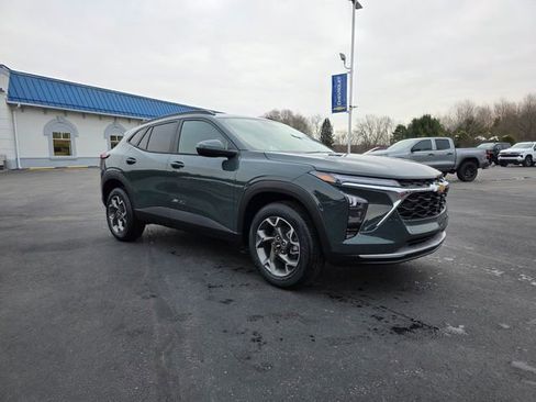 New 2026 Chevrolet Trax LT w/ LT Convenience Package FWD image 5