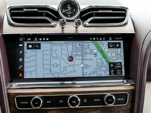 Used 2023 Bentley Bentayga Extended Wheelbase AWD/4WD image 23