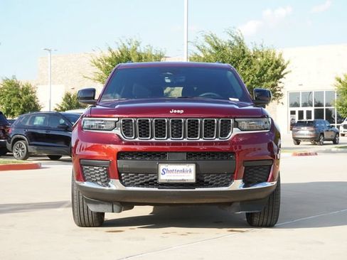 Used 2025 Jeep Grand Cherokee L Laredo AWD/4WD image 2