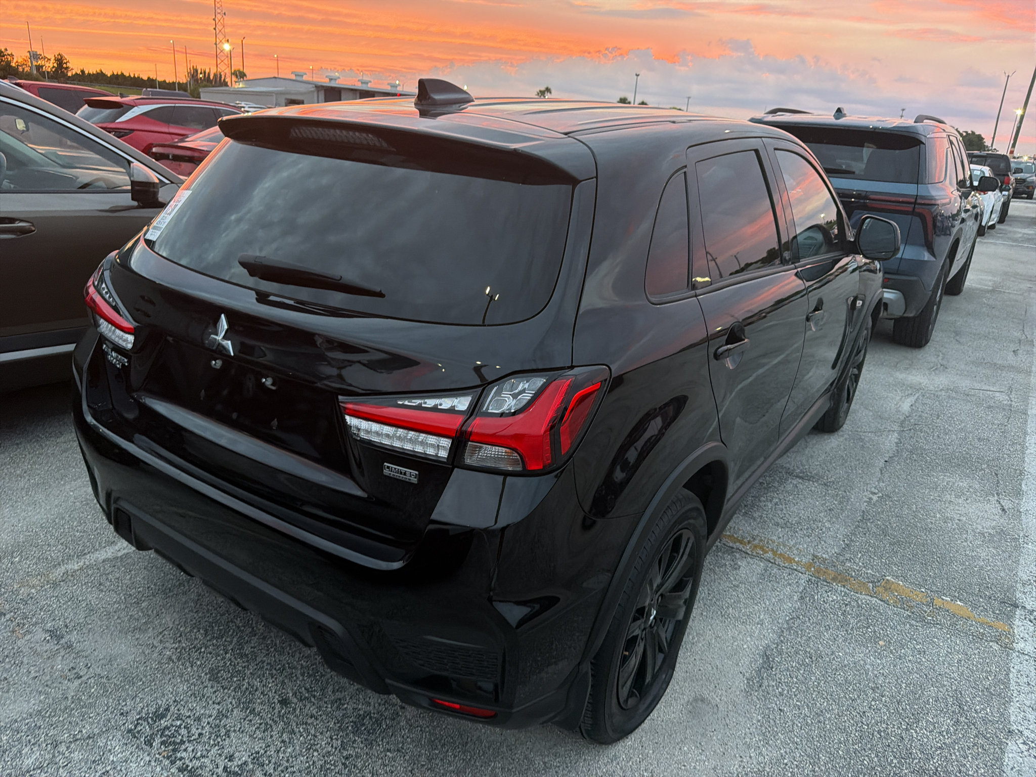 Used 2025 Mitsubishi Outlander Sport LE AWD/4WD image 3