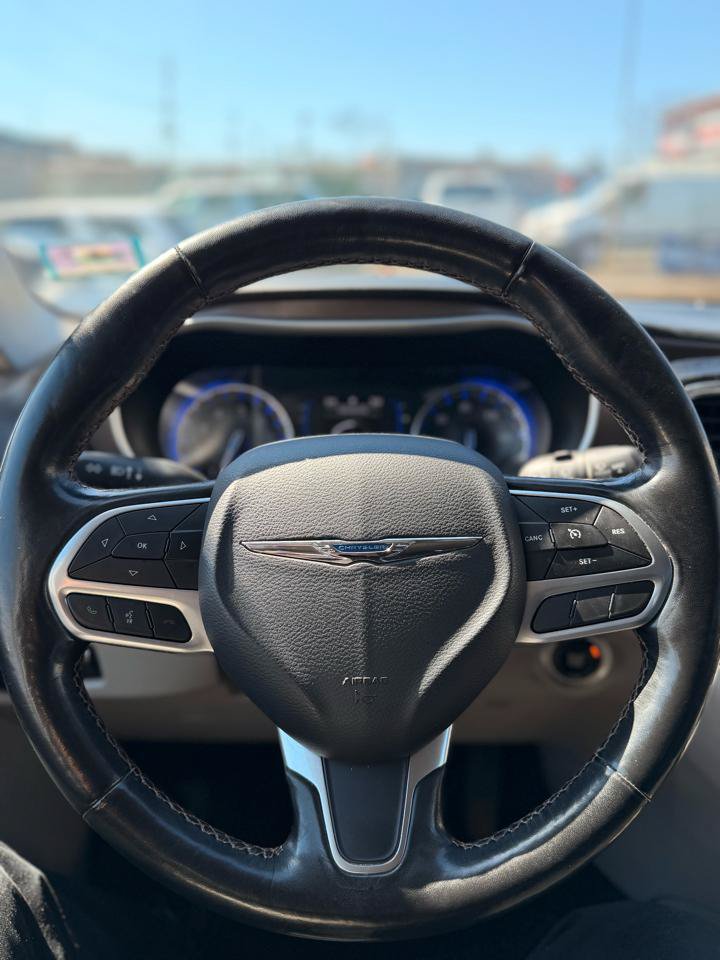 Used 2019 Chrysler Pacifica Touring-L FWD image 9