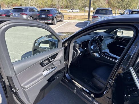 Used 2025 Mercedes-Benz GLC 300 image 19