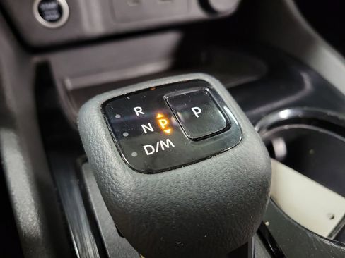 Used 2022 Nissan Rogue S FWD image 16