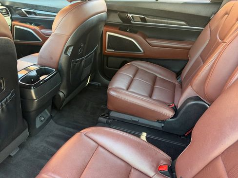 Used 2023 Kia Telluride EX w/ EX Captain's Chair Package FWD image 17