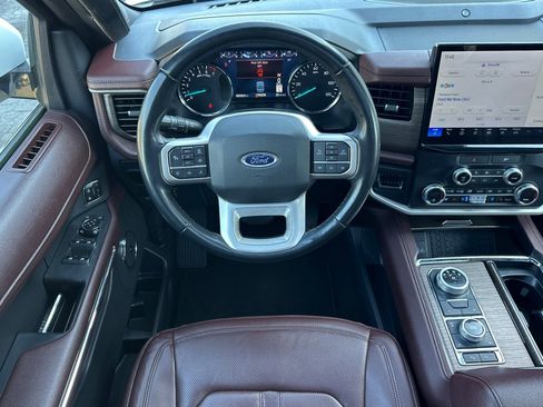 Used 2023 Ford Expedition Limited image 15