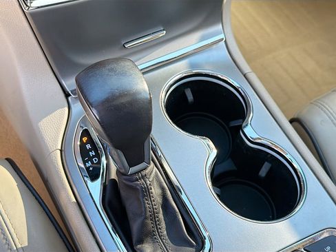 Used 2020 Jeep Grand Cherokee Overland image 29