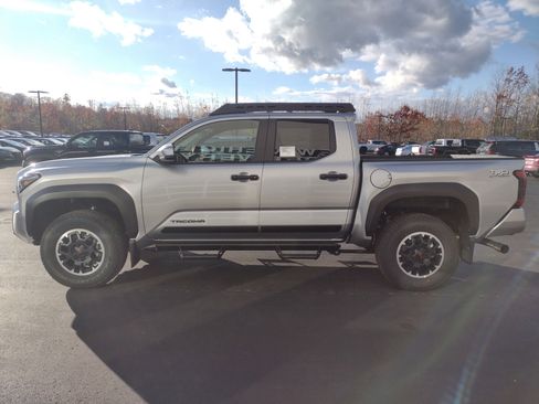 Used 2025 Toyota Tacoma TRD Off-Road image 4