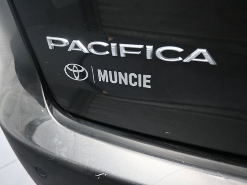 Used 2018 Chrysler Pacifica Touring-L Plus w/ Tire & Wheel Group image 49