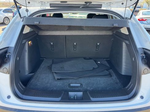 Used 2025 Chevrolet Trax LT w/ LT Convenience Package image 18