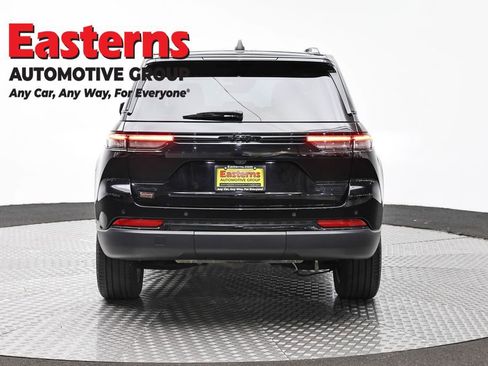 Used 2023 Jeep Grand Cherokee Limited w/ Black Appearance Package AWD/4WD image 6