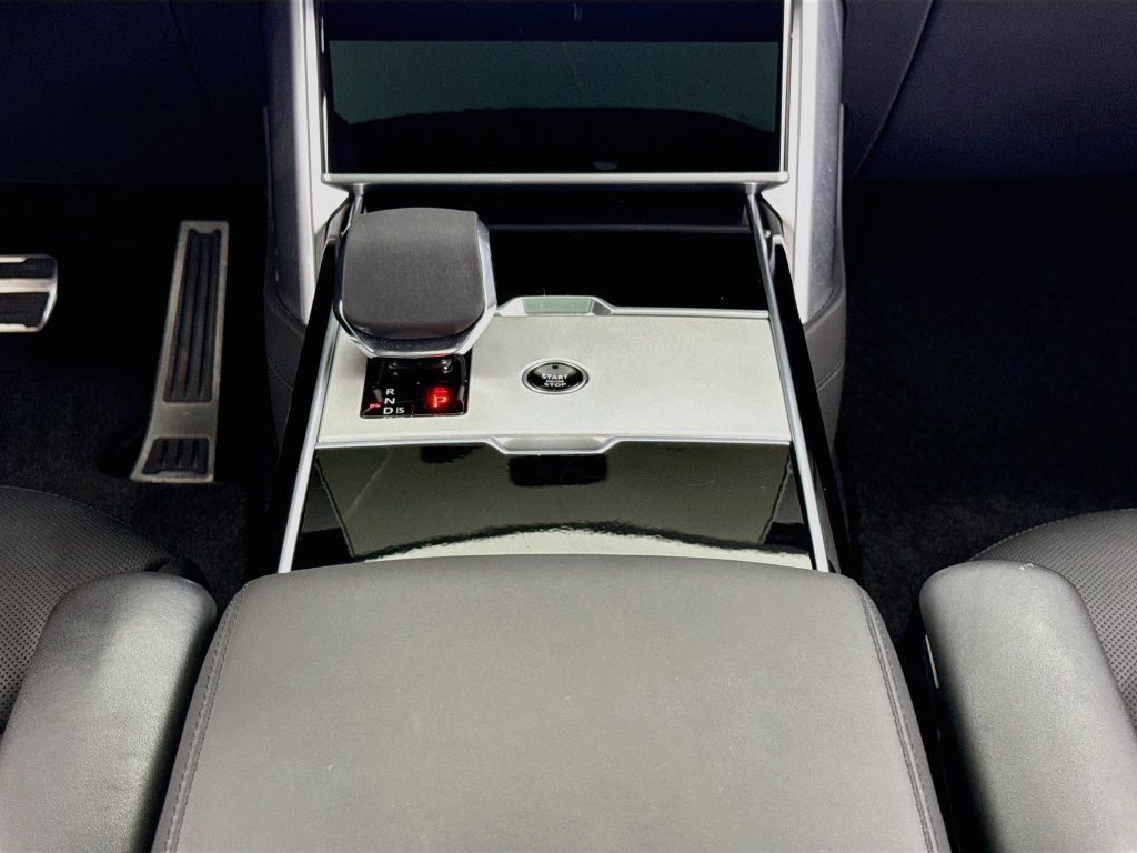 Used 2024 Land Rover Range Rover SE AWD/4WD image 12