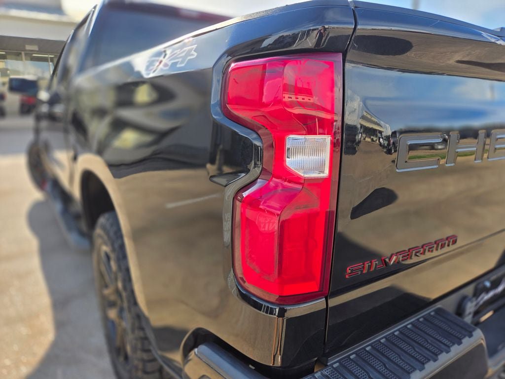 Used 2021 Chevrolet Silverado 1500 RST w/ Redline Edition AWD/4WD image 32