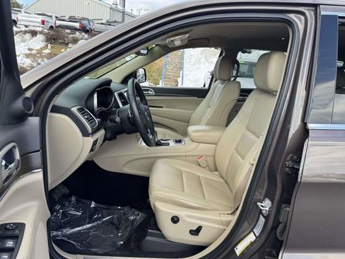Used 2017 Jeep Grand Cherokee Limited image 17