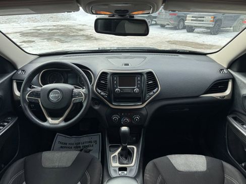 Used 2014 Jeep Cherokee Sport image 21