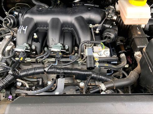 Used 2025 Nissan Pathfinder SL FWD image 33