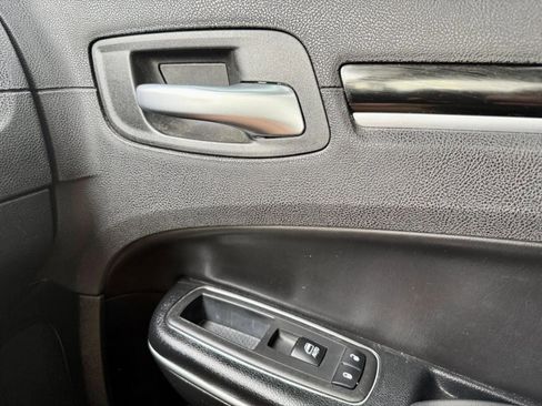 Used 2018 Chrysler 300 S w/ 300S Premium Group image 21