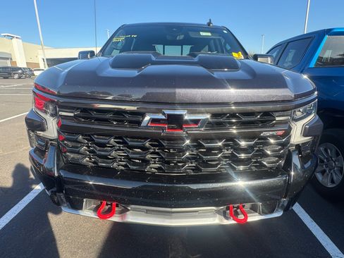 Used 2022 Chevrolet Silverado 1500 ZR2 w/ Technology Package image 5