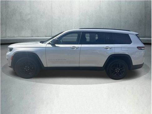 Used 2024 Jeep Grand Cherokee L Laredo AWD/4WD image 2