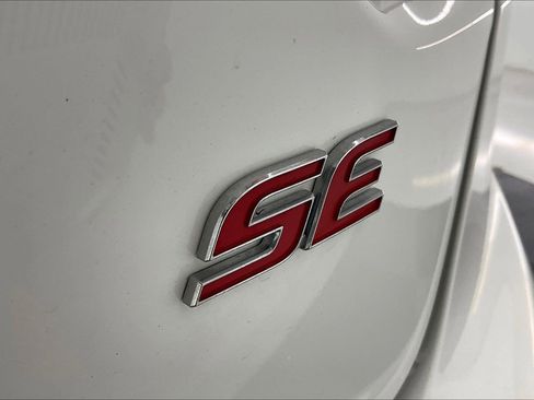 Used 2024 Toyota Corolla SE image 7