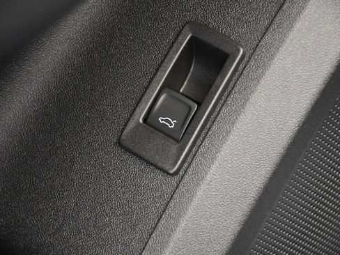 Used 2025 Audi Q5 Premium w/ Convenience Package image 35