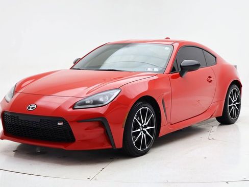 Used 2024 Toyota GR86 RWD image 2
