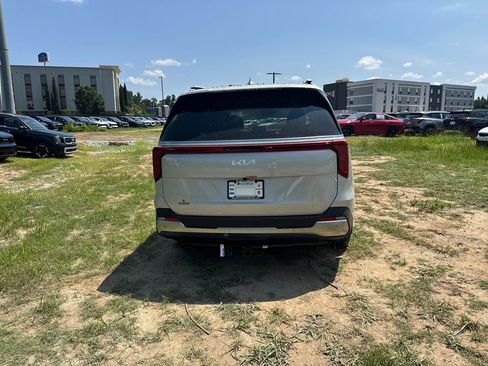 New 2025 Kia Carnival SX FWD image 4