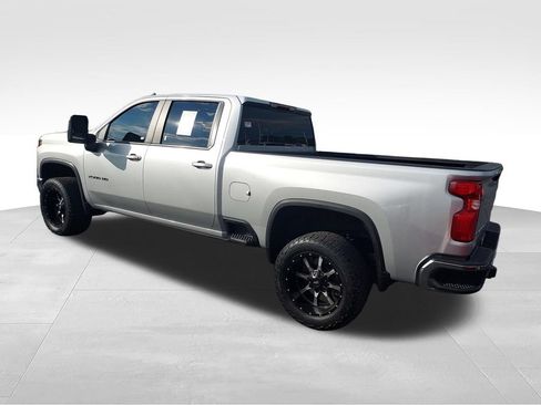 Used 2021 Chevrolet Silverado 2500 LT w/ Convenience Package AWD/4WD image 3