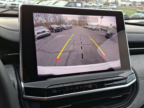 Used 2024 Jeep Compass Latitude image 19