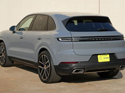 Used 2025 Porsche Cayenne E-Hybrid w/ Premium Package Plus AWD/4WD image 58