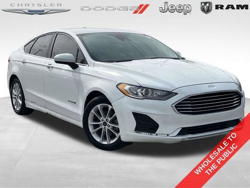 Used 2019 Ford Fusion SE image 1