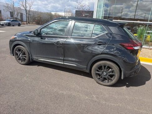 Used 2024 Nissan Kicks SR w/ SR Premium Package image 3
