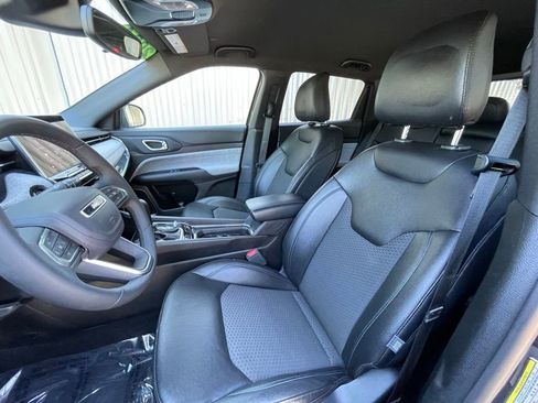 Used 2024 Jeep Compass Latitude AWD/4WD image 22
