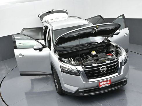 Used 2024 Nissan Pathfinder SV image 45