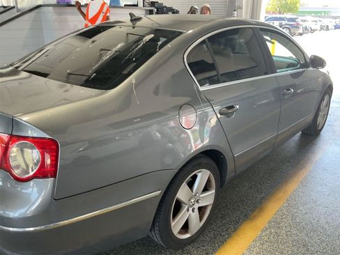 Used 2007 Volkswagen Passat 2.0T FWD image 3