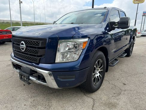 Used 2021 Nissan Titan SV w/ SV Convenience Package RWD image 7