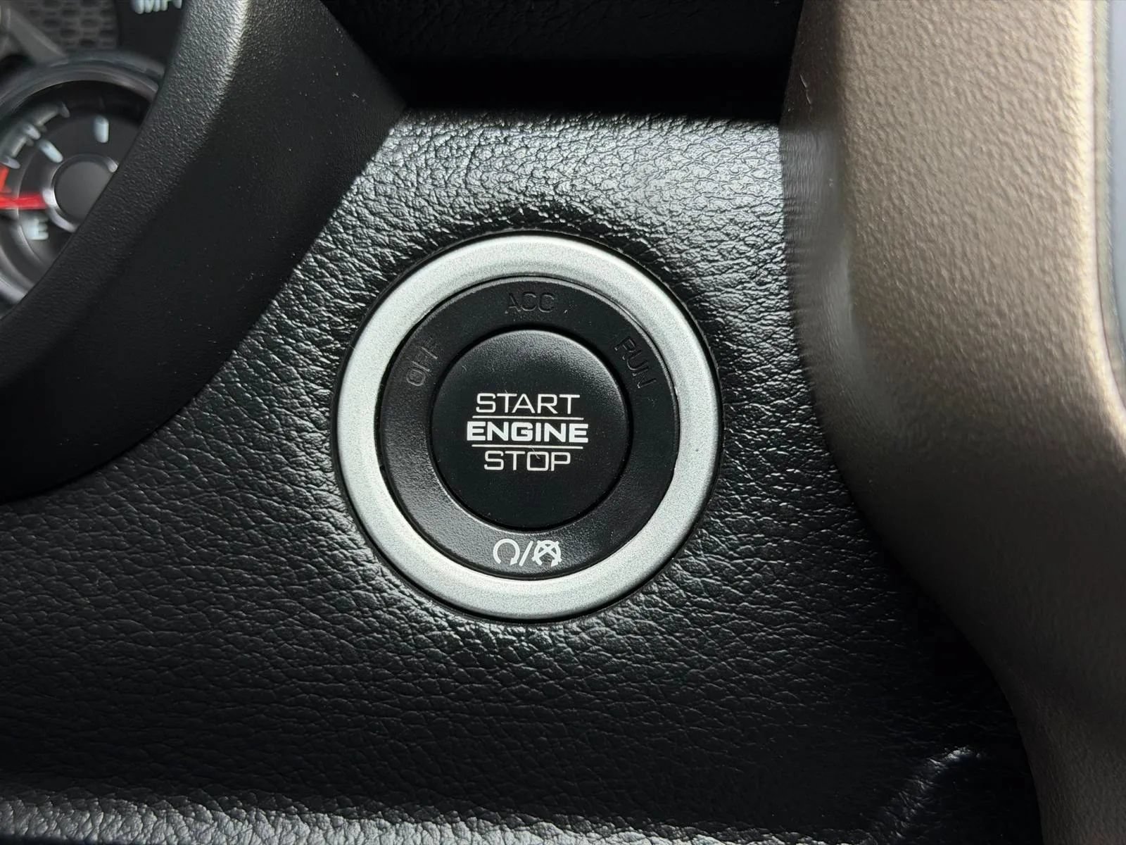 Used 2020 RAM 1500 Laramie AWD/4WD image 33
