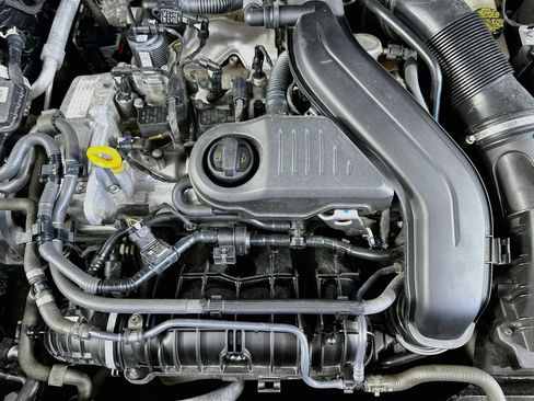 Used 2023 Volkswagen Taos SE image 29