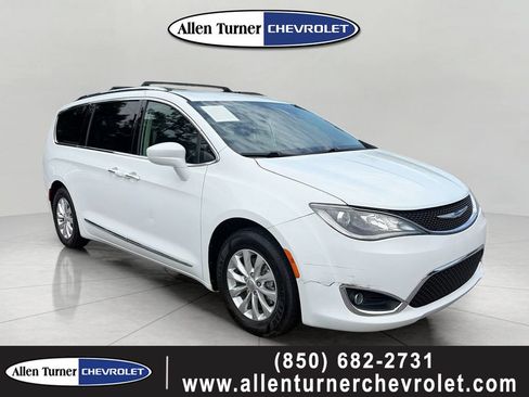 Used 2018 Chrysler Pacifica Touring-L Plus FWD image 1