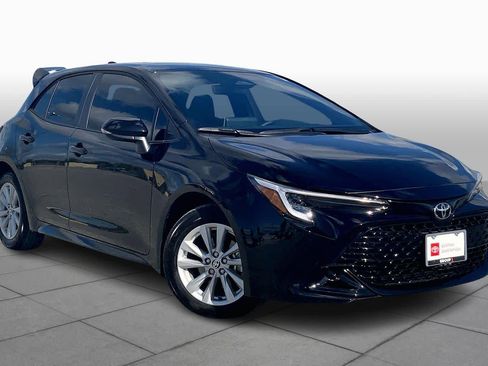 Used 2026 Toyota Corolla SE image 2