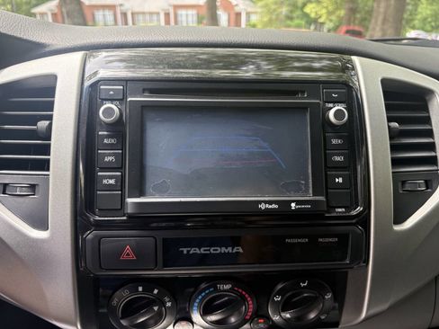 Used 2015 Toyota Tacoma PreRunner w/ SR5 Package RWD image 29