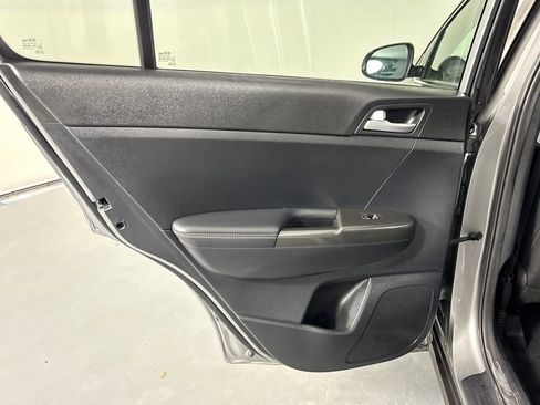 Used 2020 Kia Sportage LX image 29