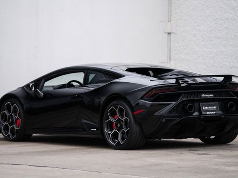 Used 2023 Lamborghini Huracan Tecnica image 9