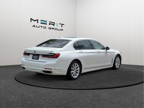 Used 2021 BMW 740i RWD image 9