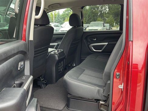 Used 2019 Nissan Titan SV AWD/4WD image 11
